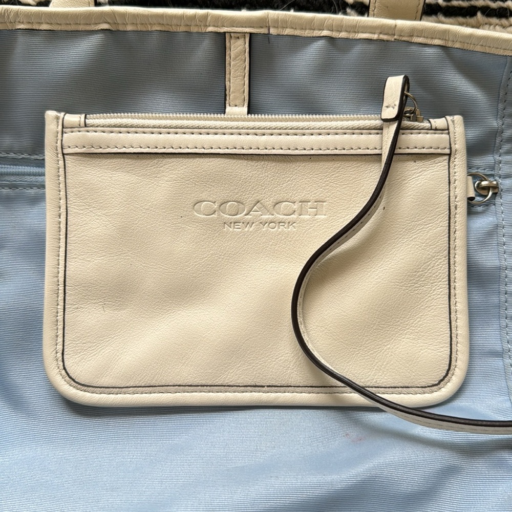 Authentic Excellent used condition Coach White Leather Hobo Bag - Picture 8 of 11
